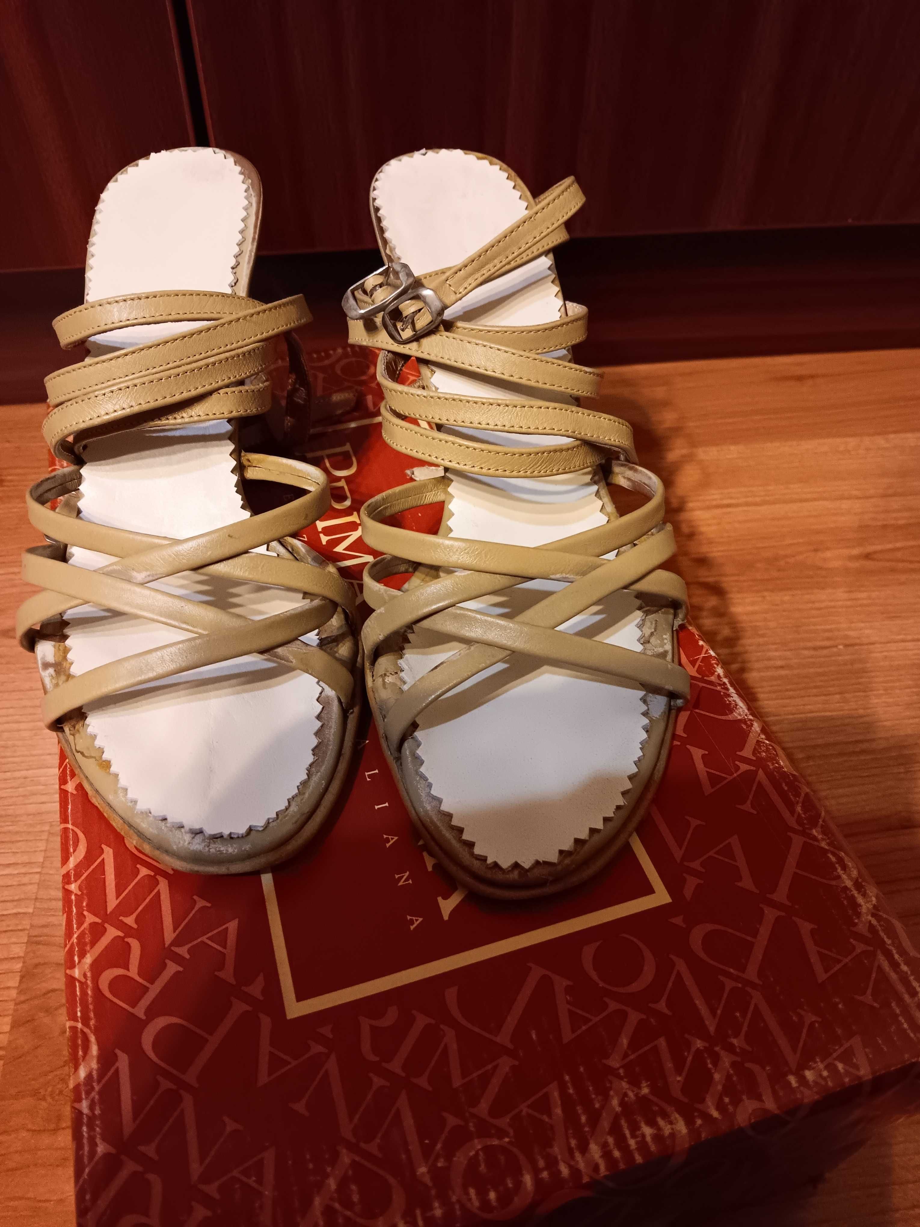 Vand sandale, cu platforma, nr. 38, crem, 120 lei, piele naturala