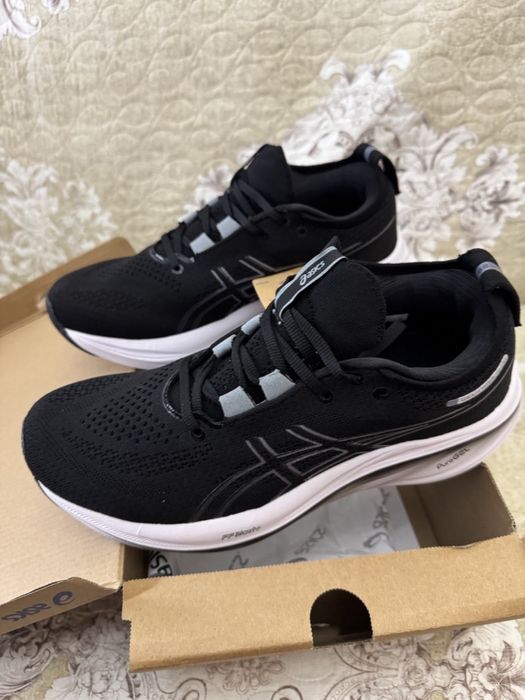 Noviye krasovki firmi asics