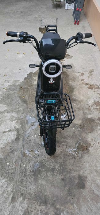 Мопет Hugo Motors