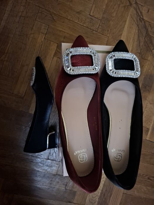 Balerini foarte confortabili , ambele perechi 110 lei