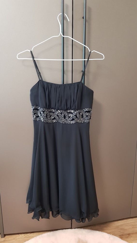 Rochie neagra ocazie