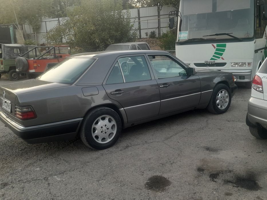 E-class 124  Mersedess