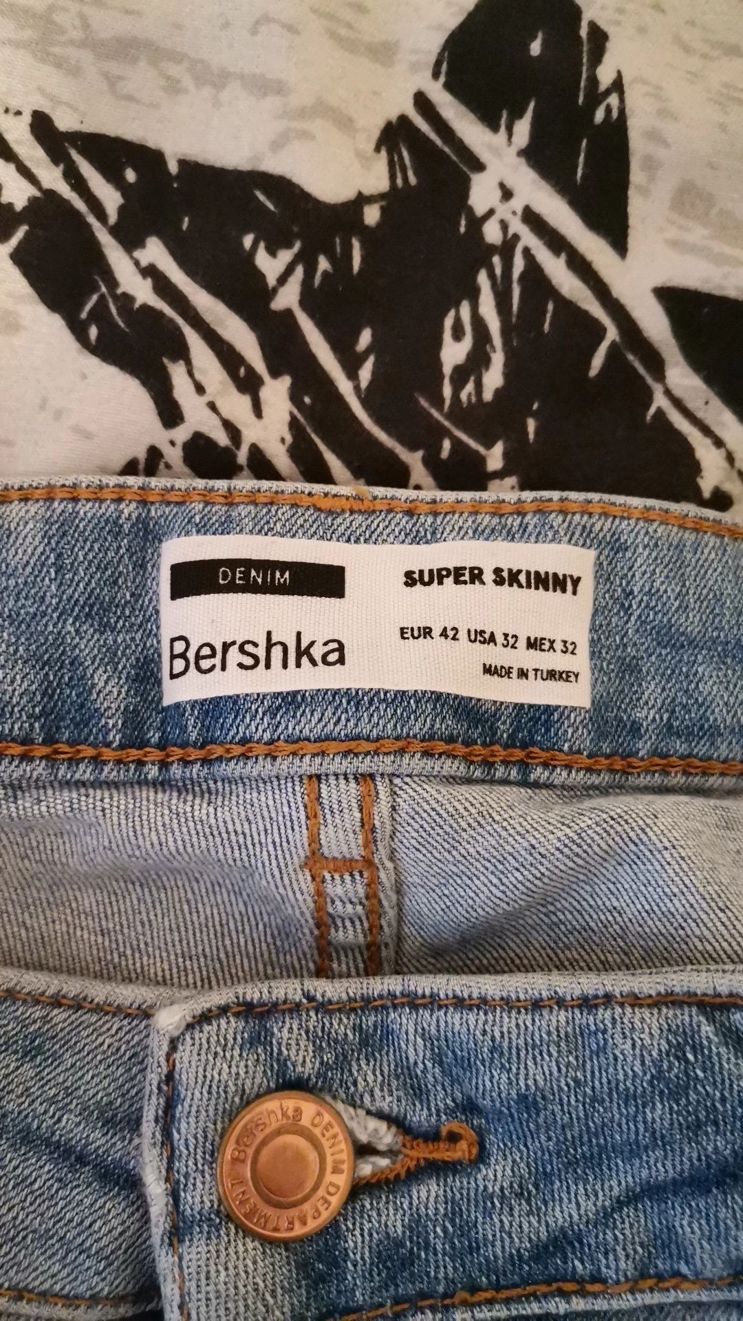 Blugi Bershka skinny