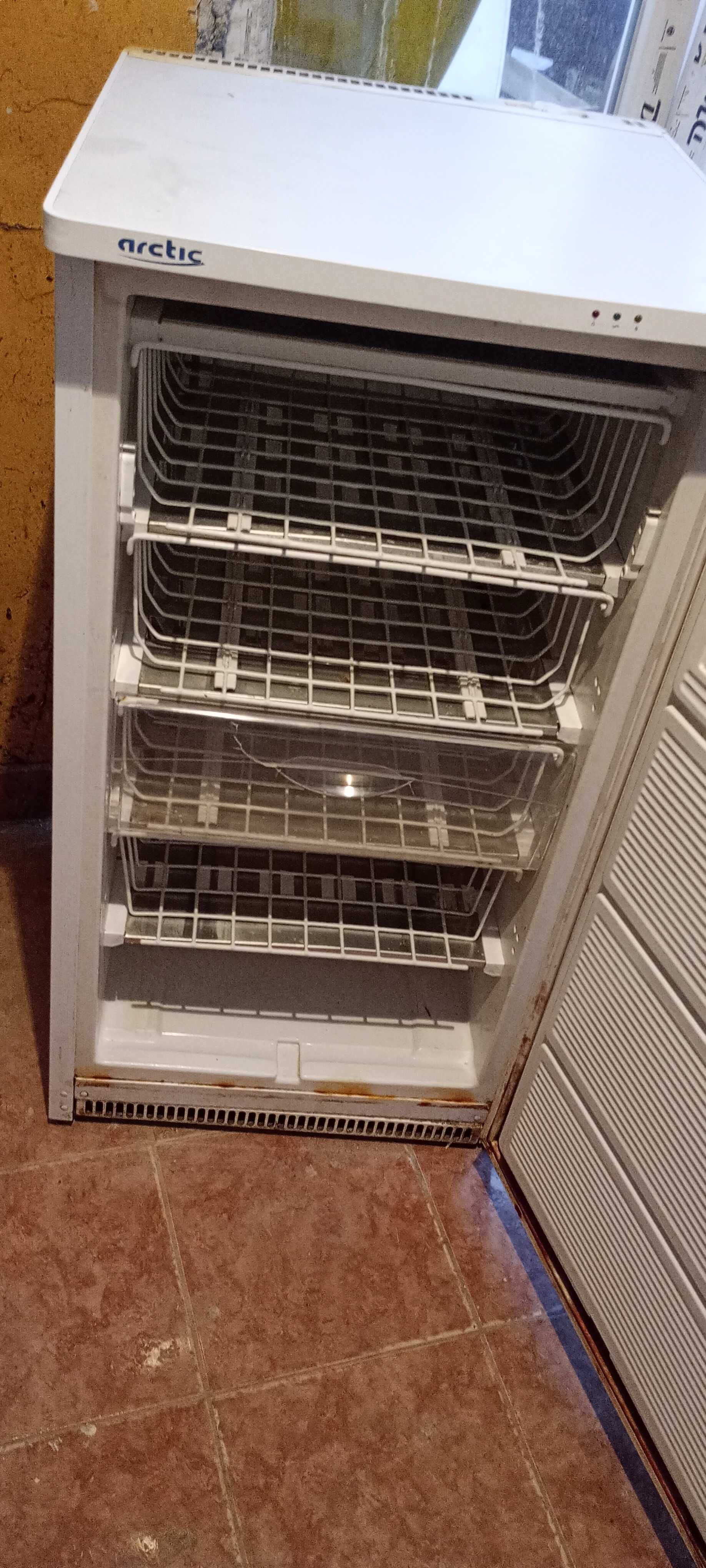 Vând lada frigorifica cu sertare