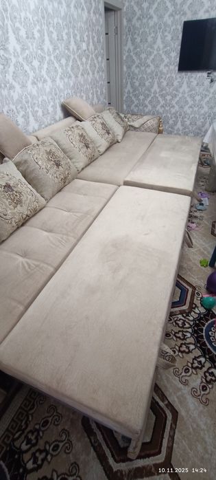 Продается диван 4 метров