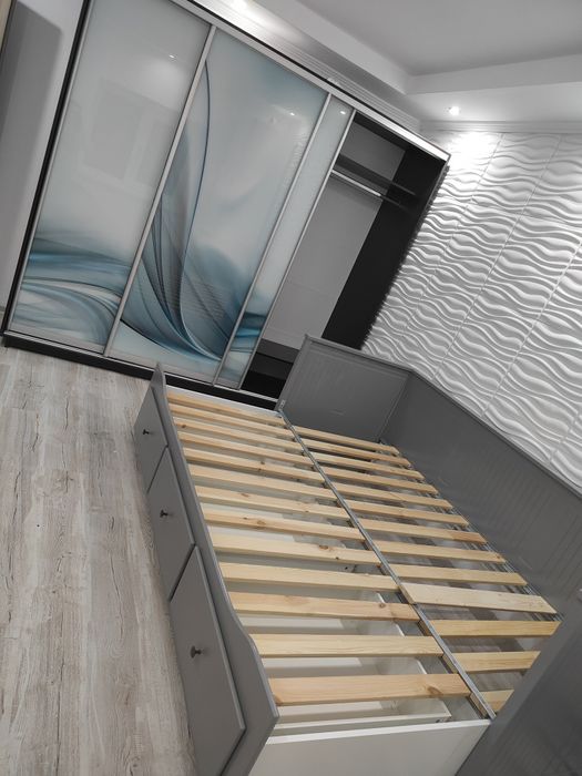 Mobila dormitor divan și dressing 3 uși