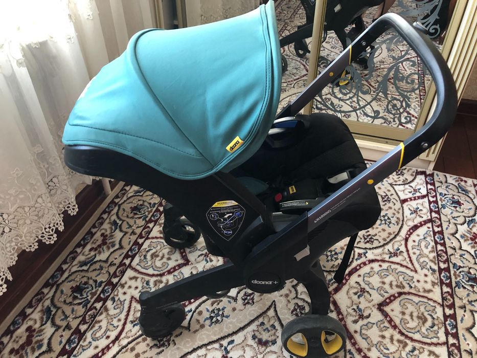 KaspiRED. Коляска-автокресло SimpleParentingDoona+™ цвет Racing Green.