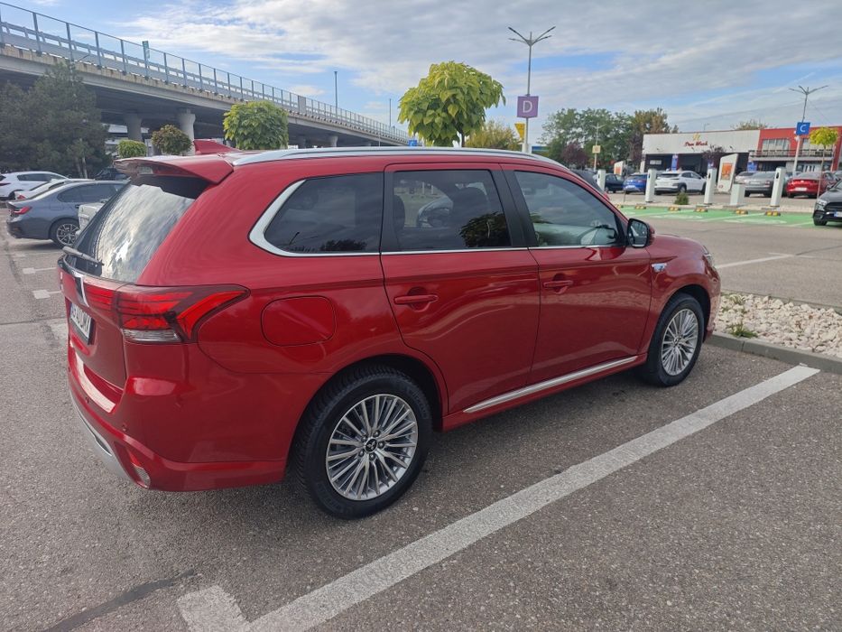 Mitsubishi MY20 Outlander  Plug-In Hybrid Instyle S05