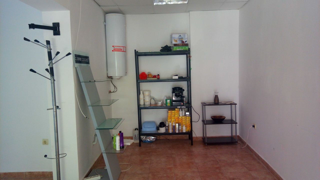 Дава се под наем Магазин в Шумен, Център - 35 кв.м за 306 € - Снимка #5