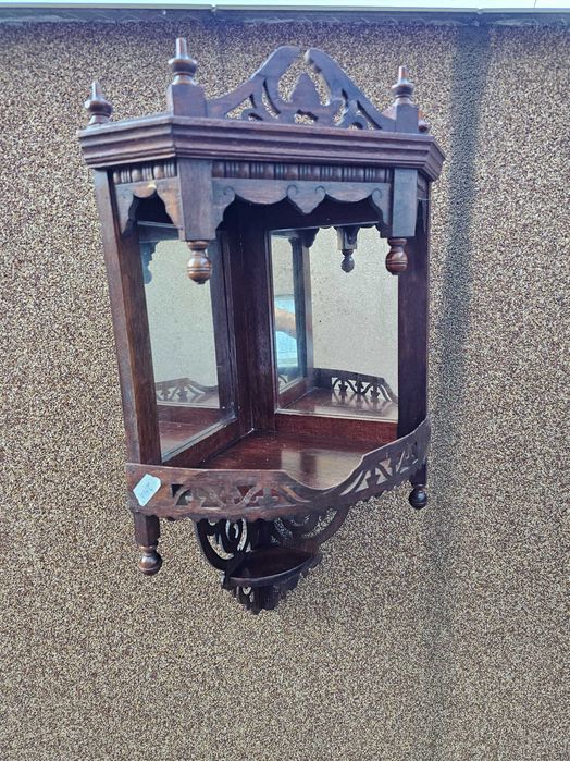 Витрина за стена