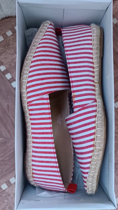 Продам новые летние балетки