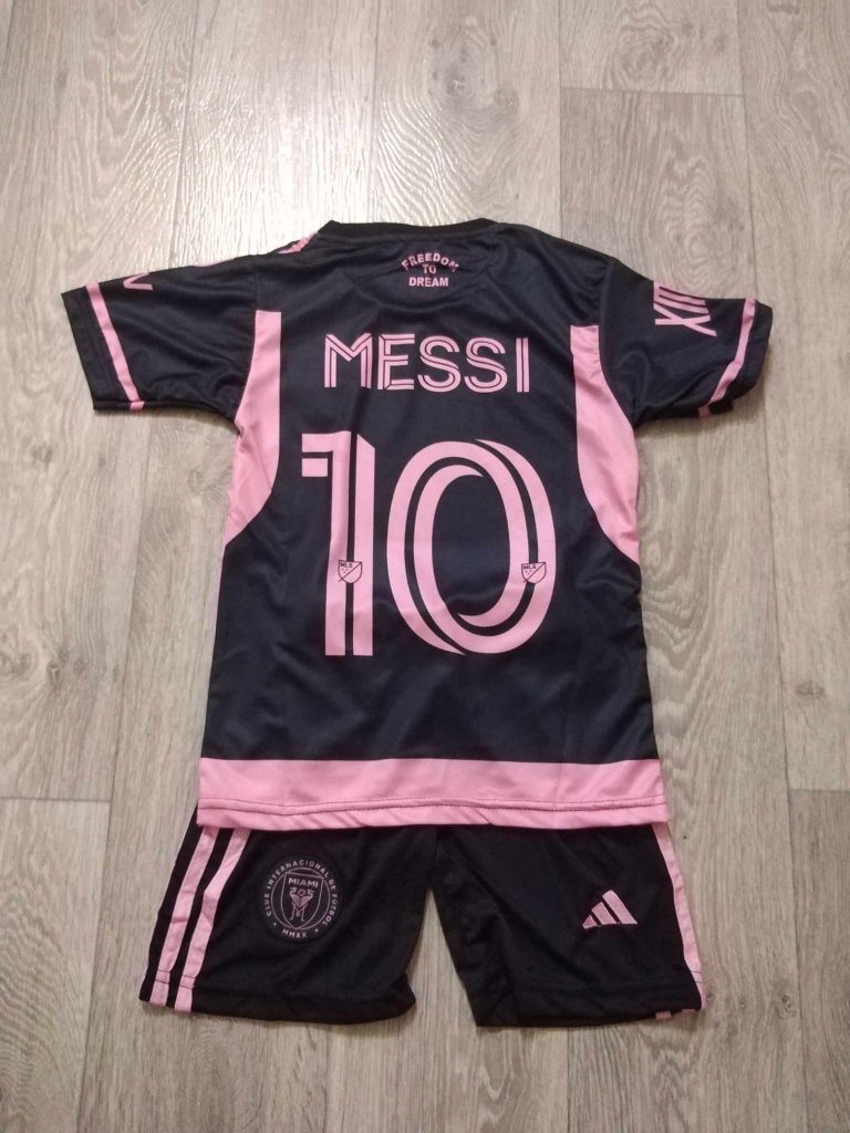 Нови детски футболни екипи Меси Adidas