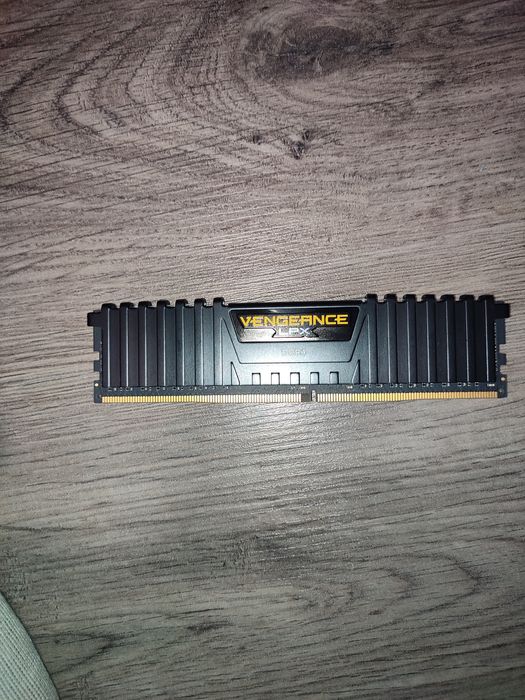Memorie ram Corsair ddr4 8gb 2400Mhz