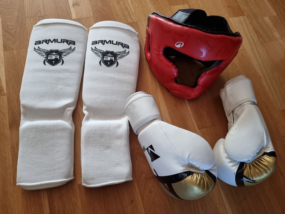 Vând set kickbox copil