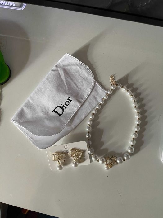 dior перлен сет диор текстилна чантичка перли обеци колие бижу бижута