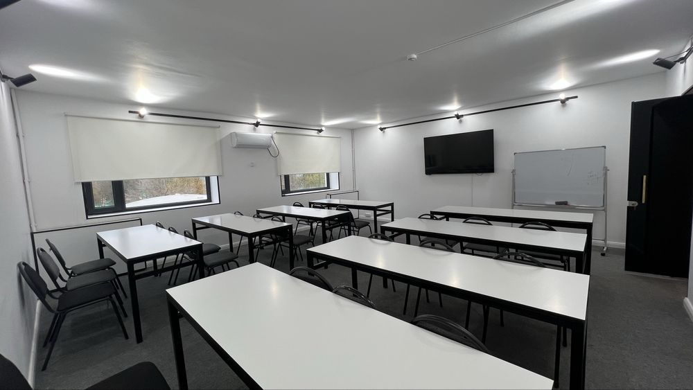 Кабинет с партами в аренду