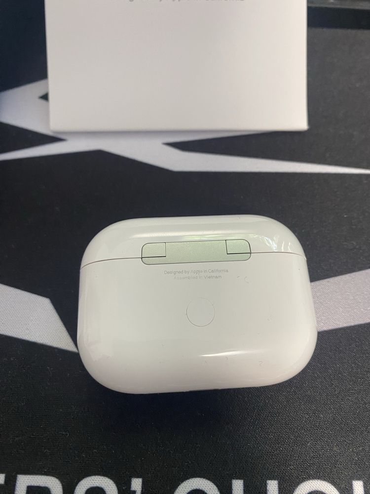 Apple AirPods Pro 2 (2nd Gen) с MagSafe кейс (USB-C версия)
