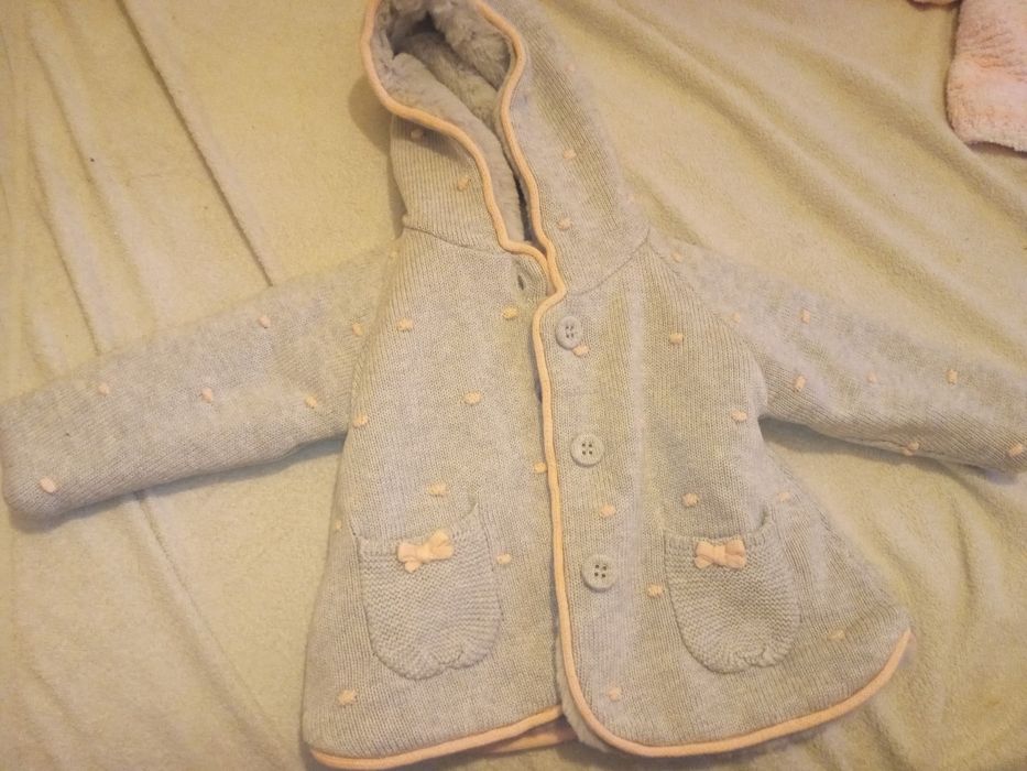 Vând trei gecute bebe groase