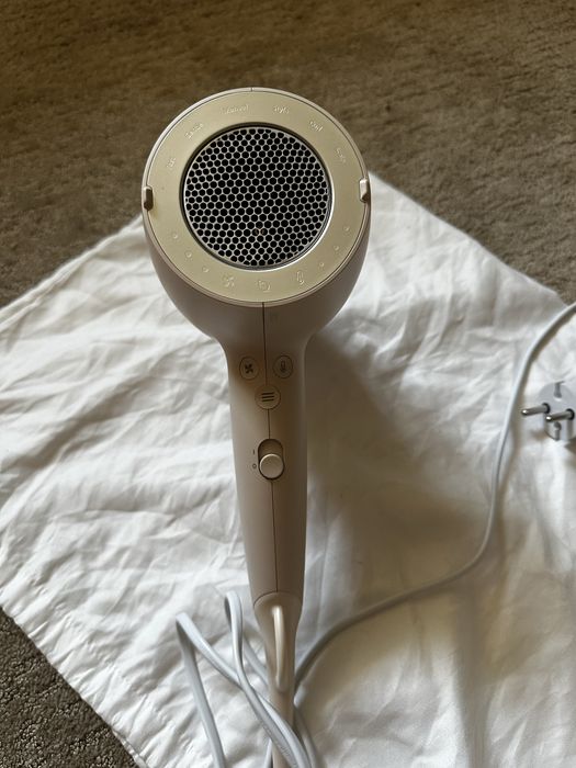 Uscator de par Philips Seria 9000 cu senseIQ