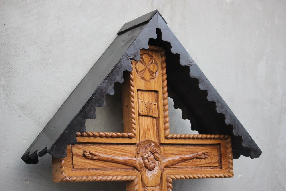 Troiță Cruce sculptată manual din lemn
