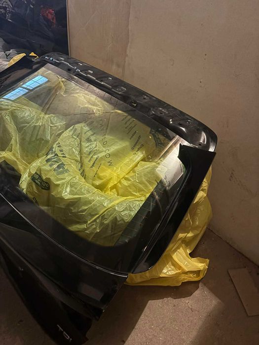 Ауди А4 В9 комби задно стъкло