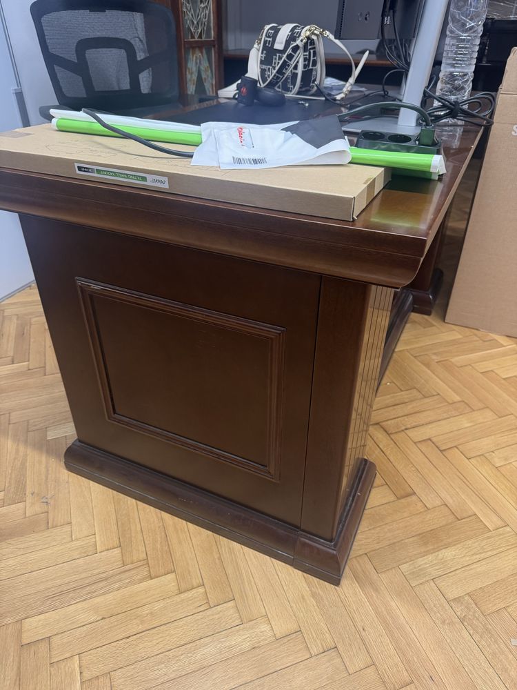 Офис Бюра и маса