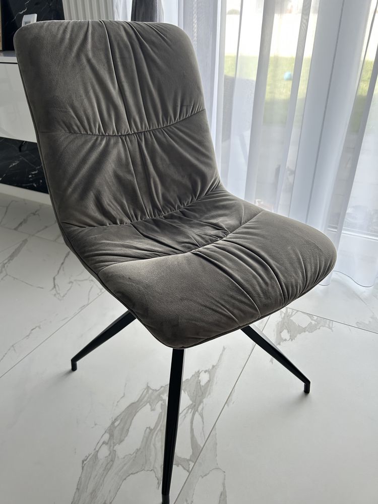 Set 2 Scaune tapitate cu picioare metalice