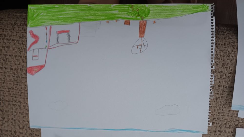 Рисунки които един чип е от бои а пък другият и е ме от моливи