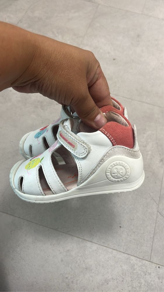 Детски обувки Biomecanics, Zara, Mango, Crocs