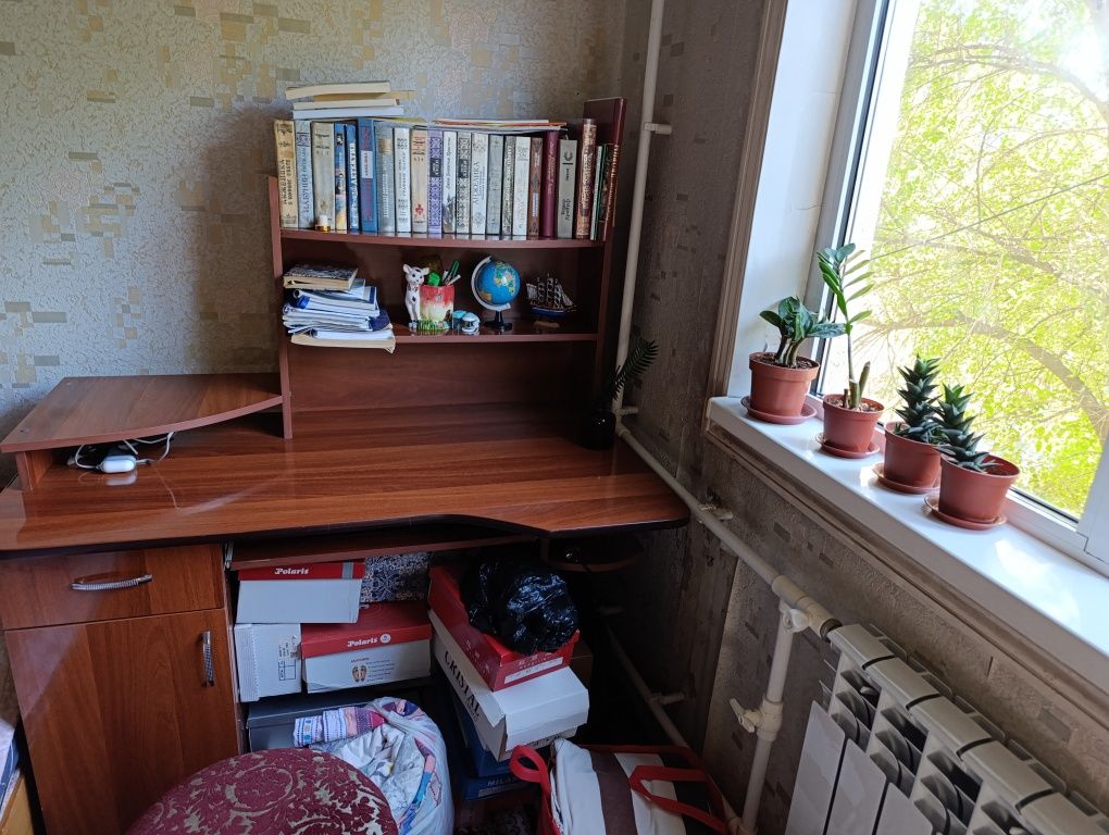 Продаётся компьютерный стол