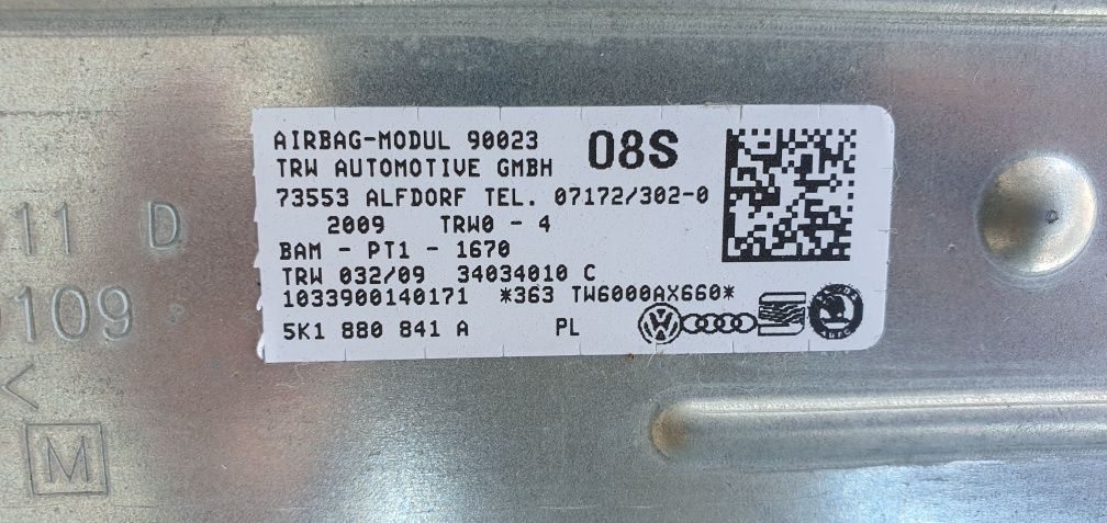 Airbag genunchi Volkswagen Golf 6 cod 5K1880841A