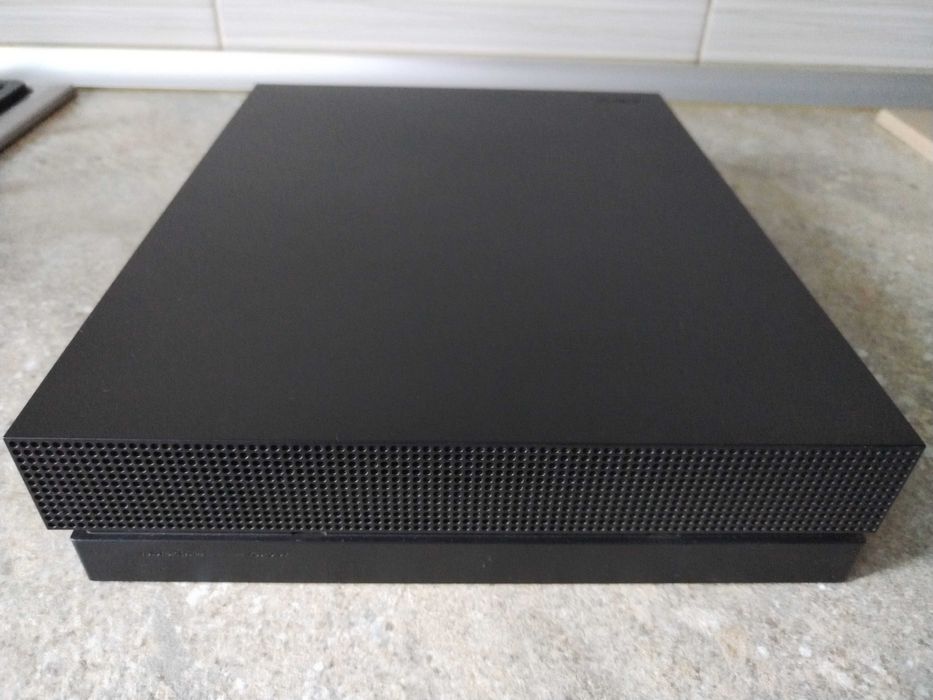 Consola Microsoft Xbox One X, 1TB SSD