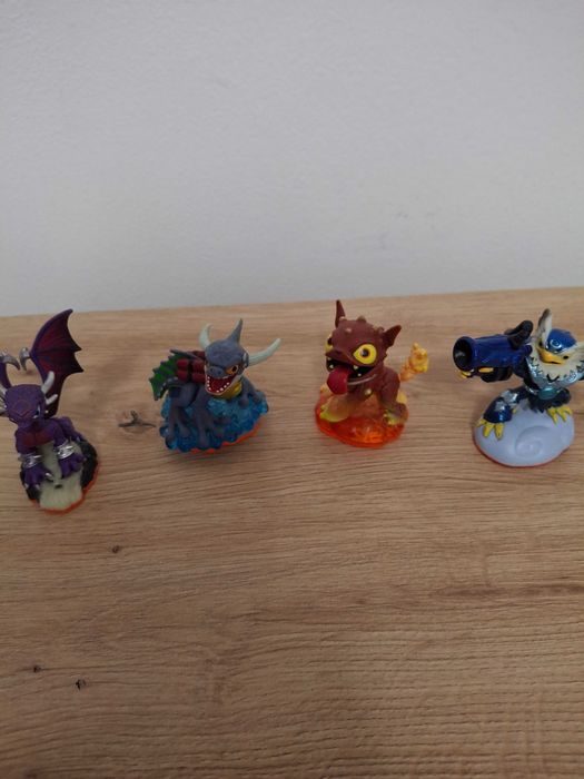Vand lot cu 6 figurine originale Skylander
