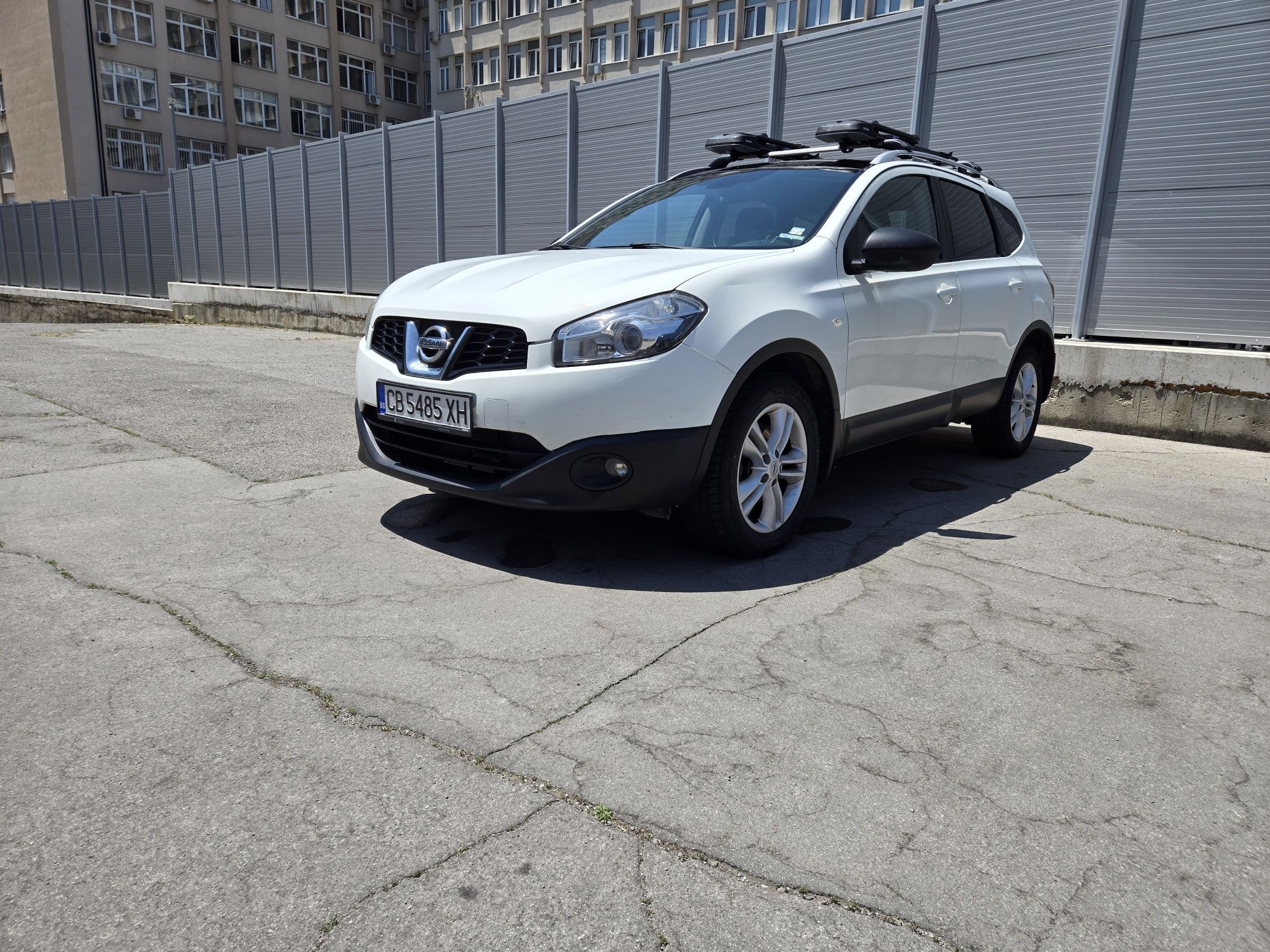 Продавам отличен автомобил Nissan Qashqai