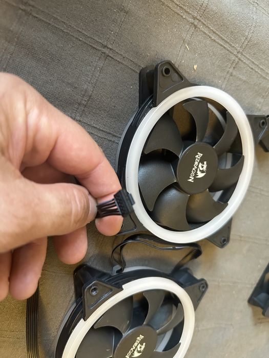 4 ventillatoare 120mm red dragon (2 cu RGB si 2 normale)