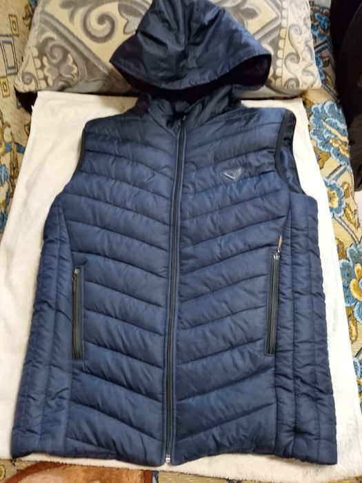 Безрукавка мужская новая