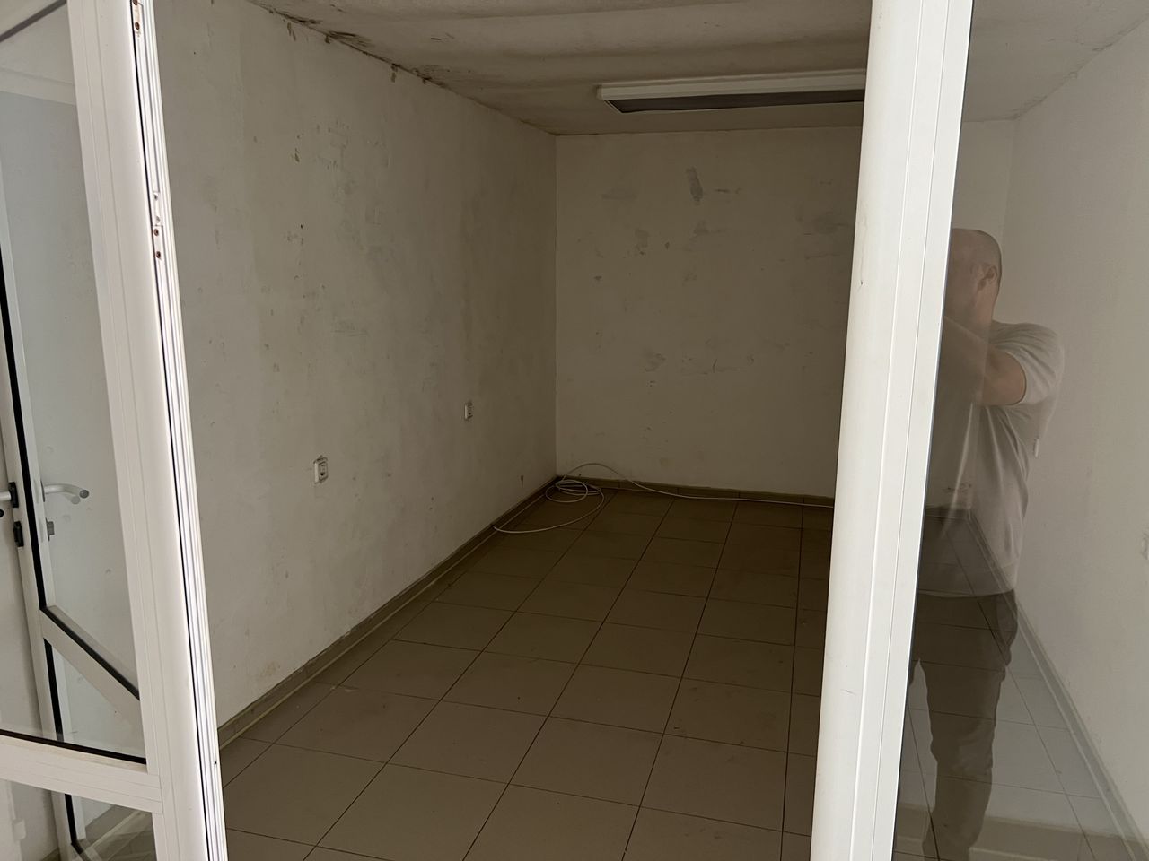 Дава се под наем Склад в Димитровград - 520 кв.м за 408 € - Снимка #4