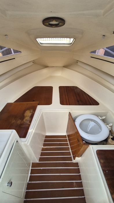 Vand barca semicabinata 5.5 m lungime