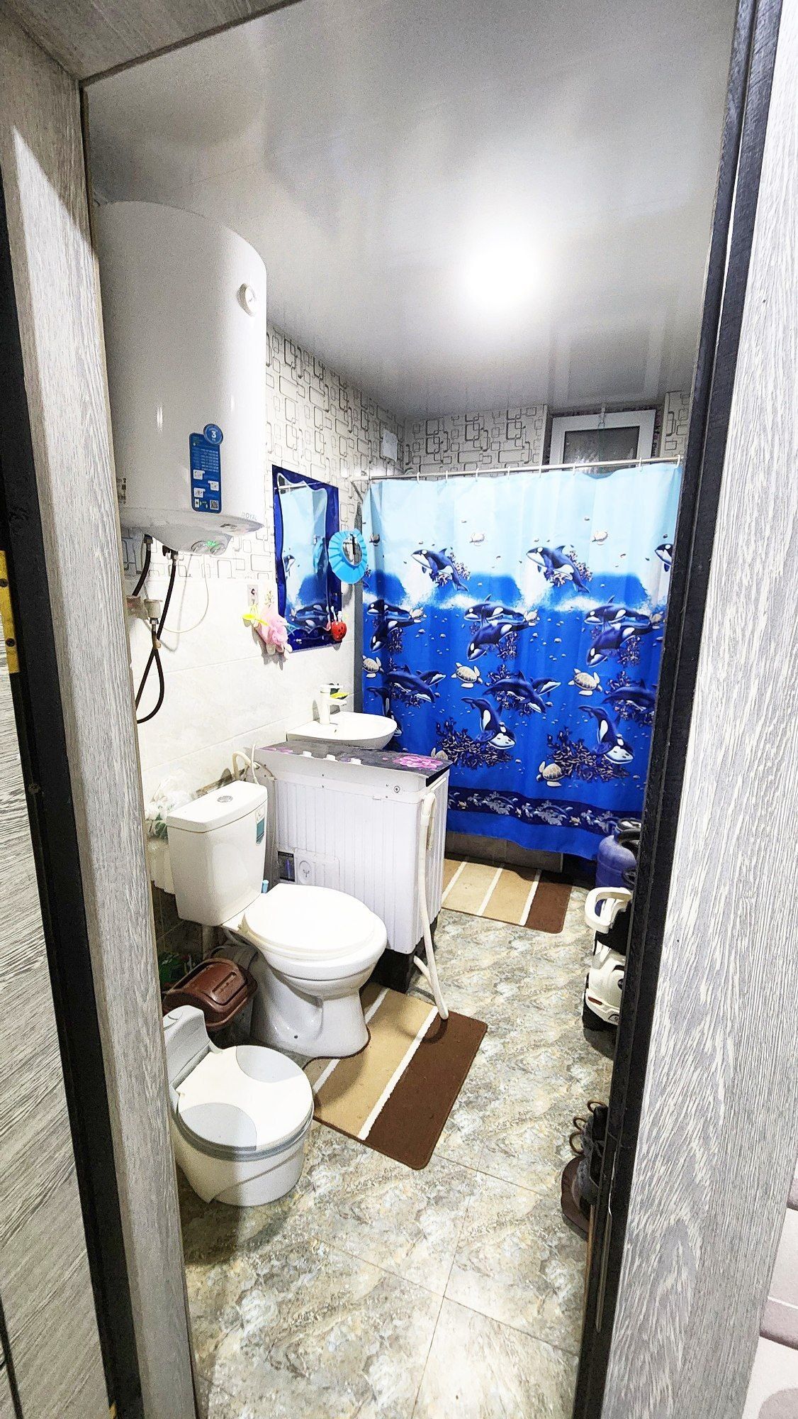 2xonali kvartira jixozlari bilan tez va arzon sotiladi