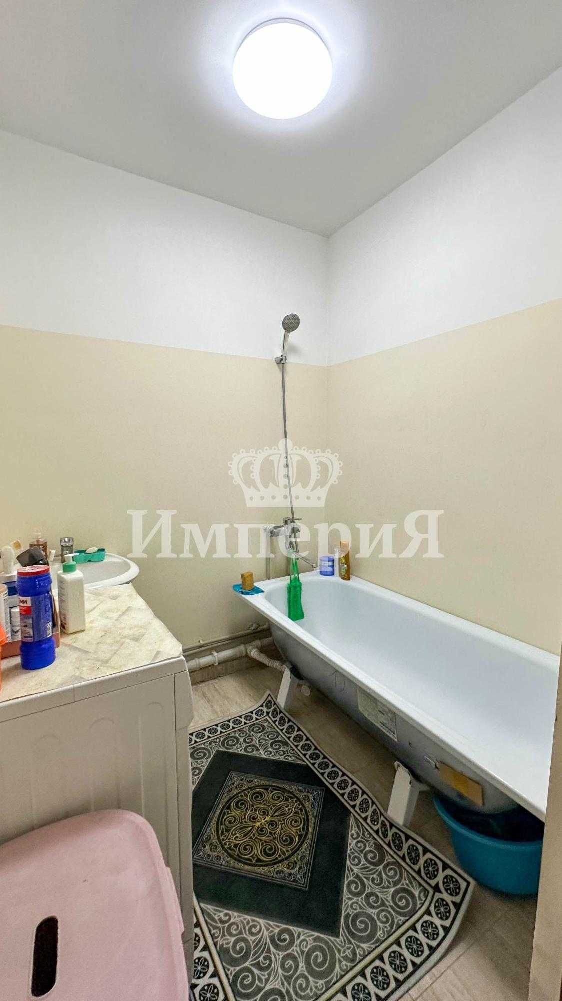 Продам 2 ком 8 мкр Айжан Империя