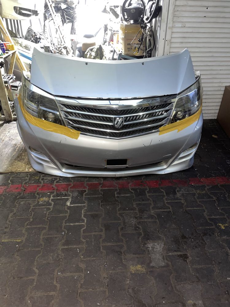 TOYOTO Alphard капот