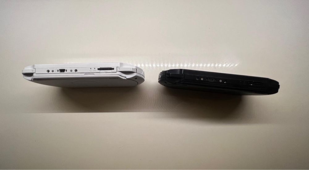 PSP Sony negru si alb cu jocuri