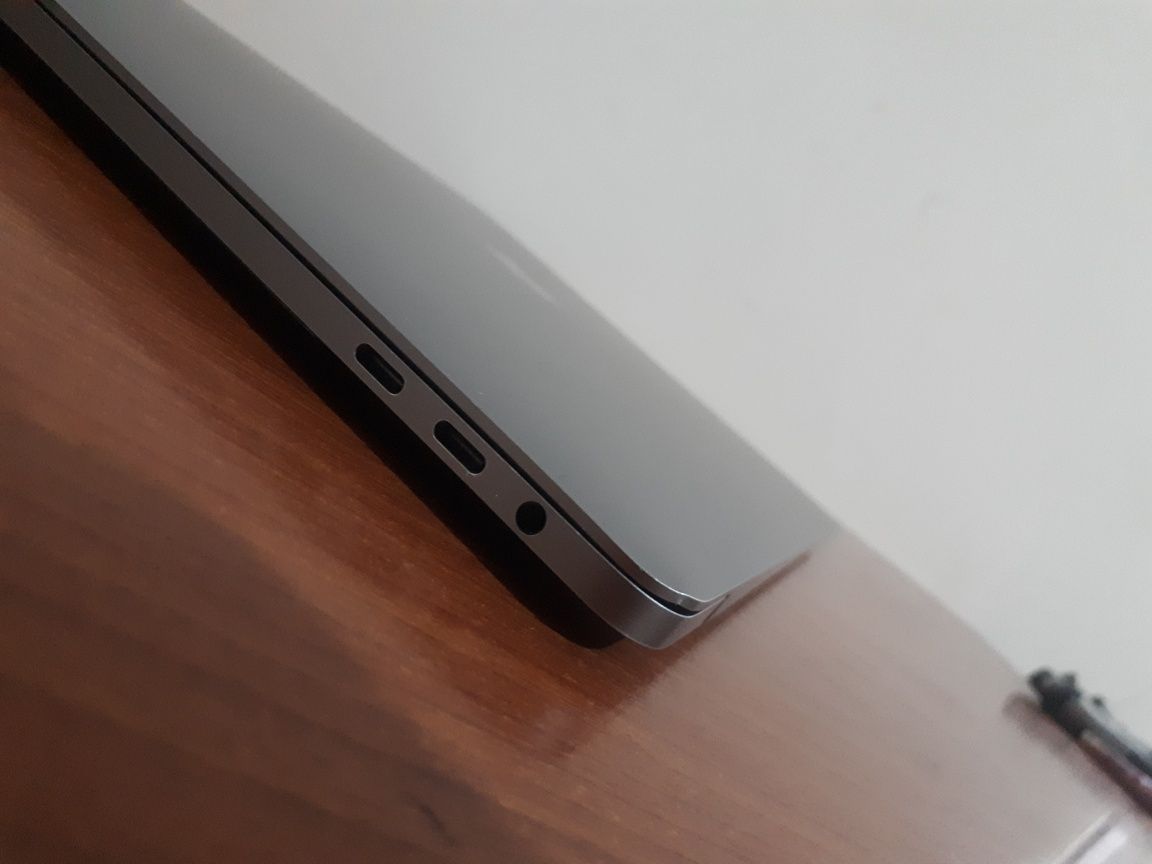 Macbook pro 15inch 2017  16gb/512 ssd