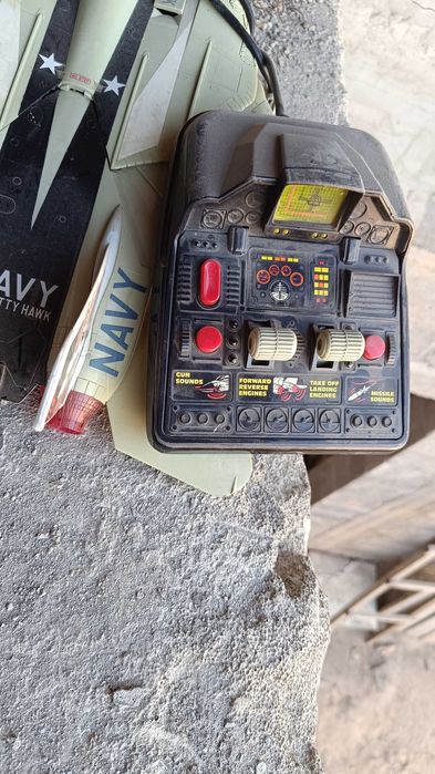 Самалёт с пультом советский игрушка