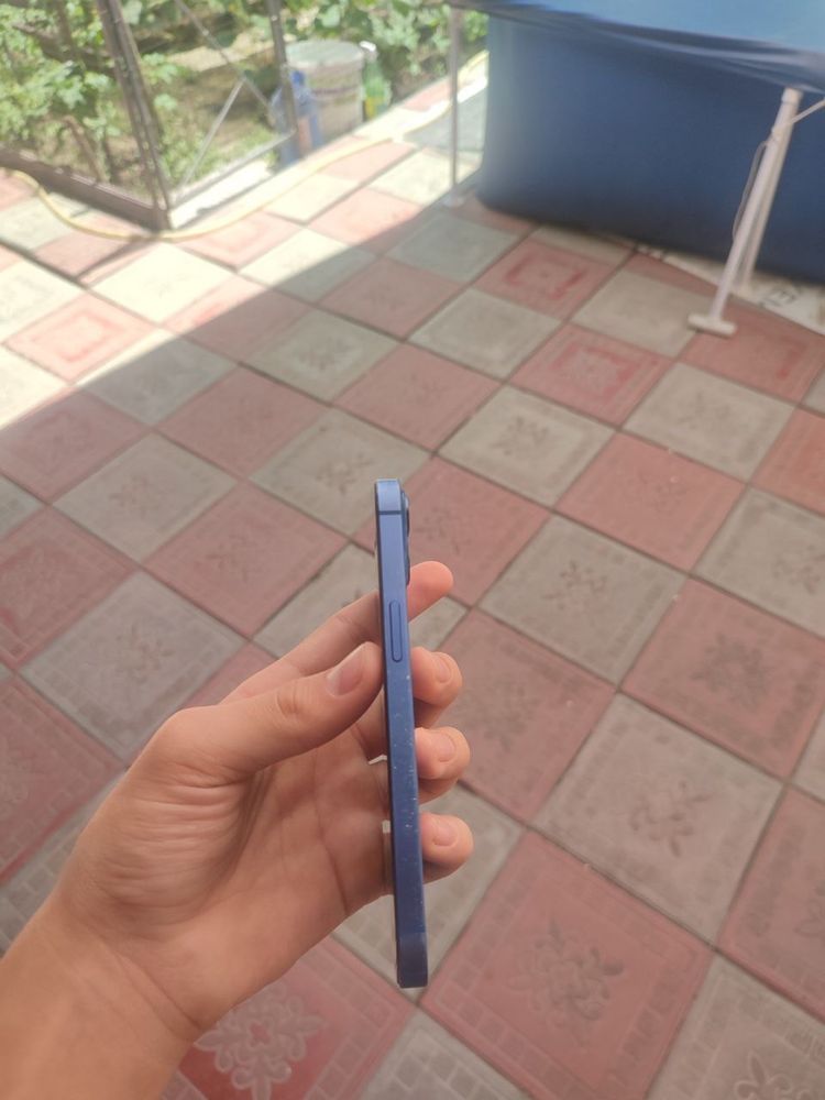 Продам Iphone 13