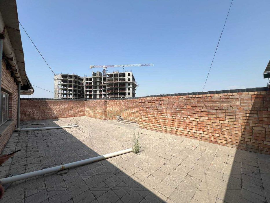 В продаже Габус (с террасой и парковкой) 410 кв м ( по 1650 за кв.м )