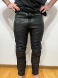 Pantaloni de piele cu protecții