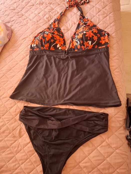 Продавам бански костюми