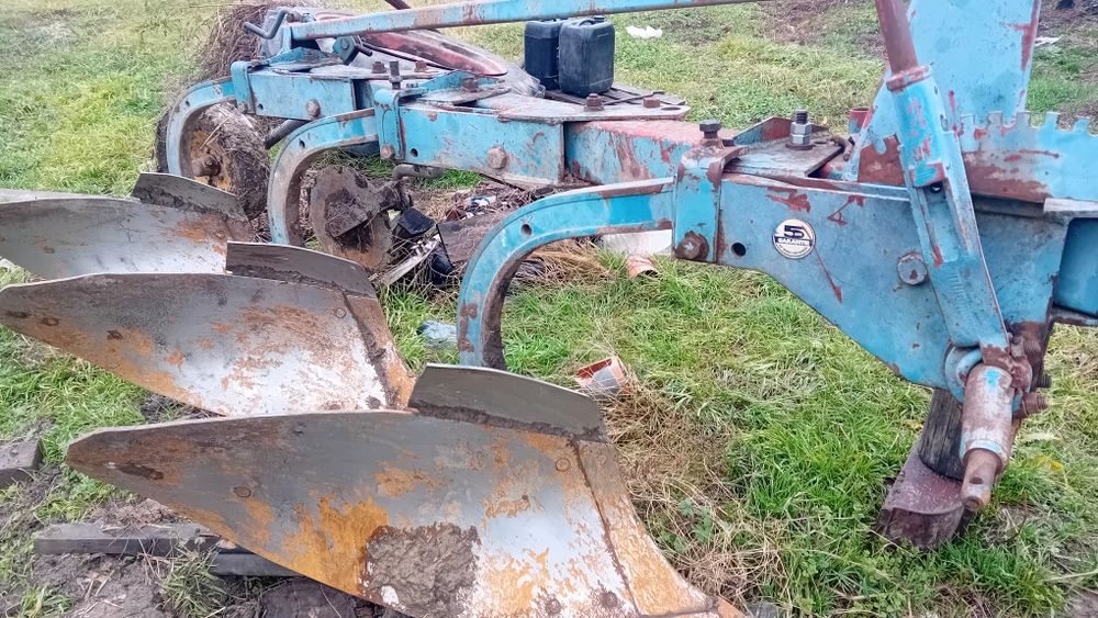 Plug Overum cu 3 brazde