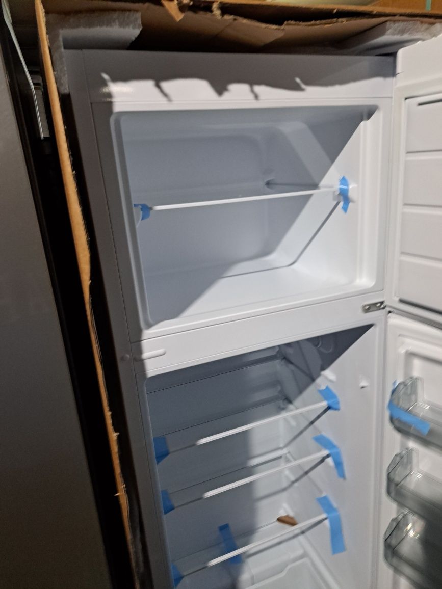 Нов хладилник с горна камера Vox 175 см